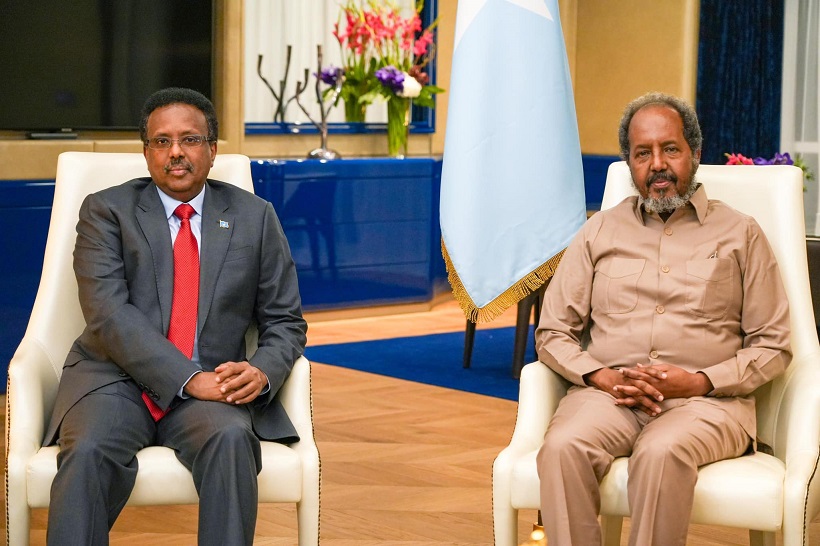 Farmaajo iyo Xasan oo ku kulmay Doha.jpg